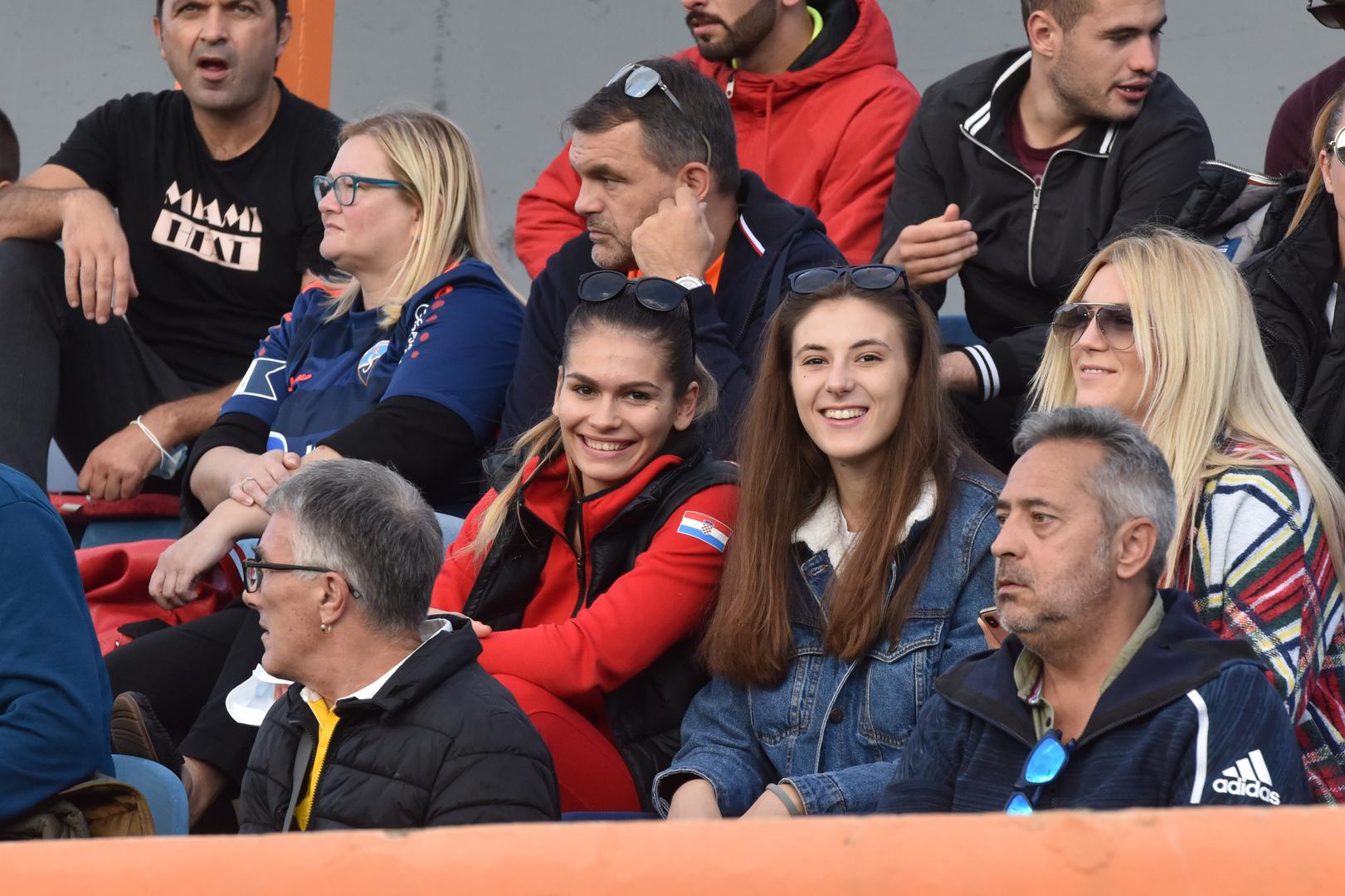 Inače, ovo je bila posljednja utakmica u HNL-u koja se igrala pred publikom. Od ponedjeljka na snagu stupaju nove mjere pa navijača na utakmicama neće biti do daljnjega