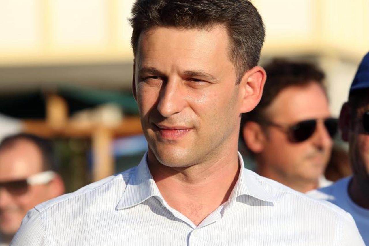 Božo Petrov