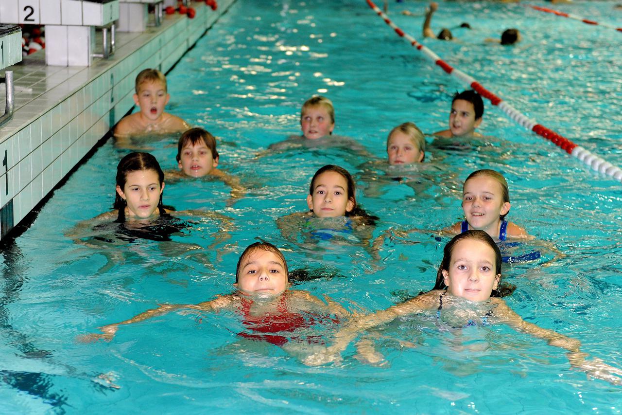 29. 10. 2008., Zagreb - Djeca plivackog kluba Delfincek plivaju u bazenu Mladoti na Savi.  Photo: Goran Stanzl/Vecernji list