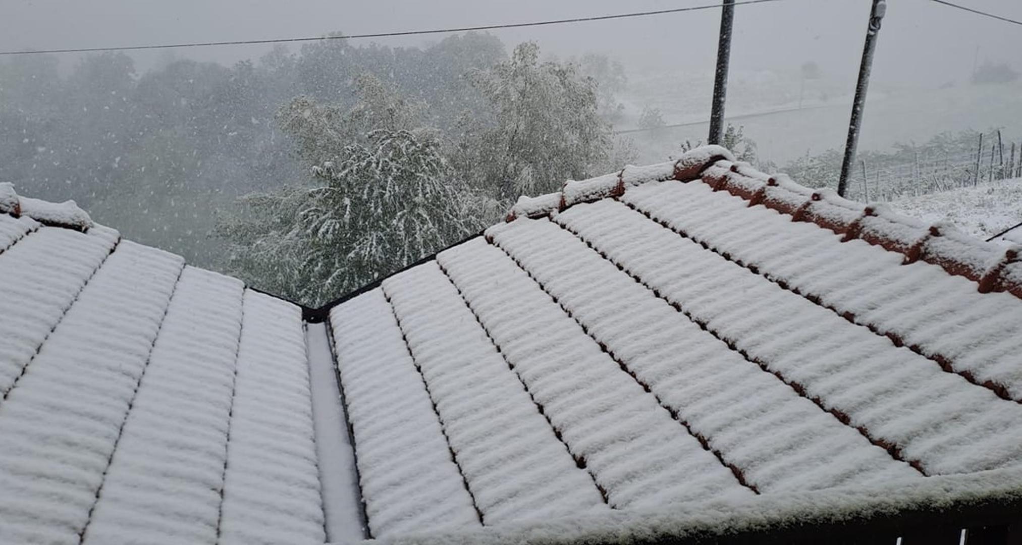 Najniža jutarnja temperatura zraka u srijedu će biti od 1 do 6, na sjevernom Jadranu i u unutrašnjosti Dalmacije od 6 do 11, a drugdje duž obale između 11 i 16. Najviša dnevna uglavnom od 12 do 17 °C, u gorju i na istoku malo niža.