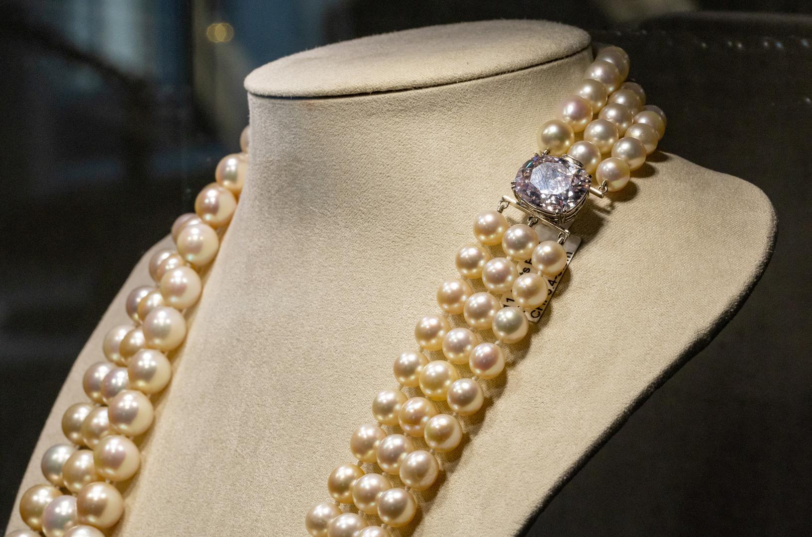 A Three Strand Natural Pearl Necklace by Harry Winston is seen during a preview of the 700-piece jewellery collection of the late Austrian billionaire Heidi Horten at Christie’s before the auction sale in Geneva, Switzerland, May 8, 2023.  REUTERS/Denis Balibouse Photo: DENIS BALIBOUSE/REUTERS