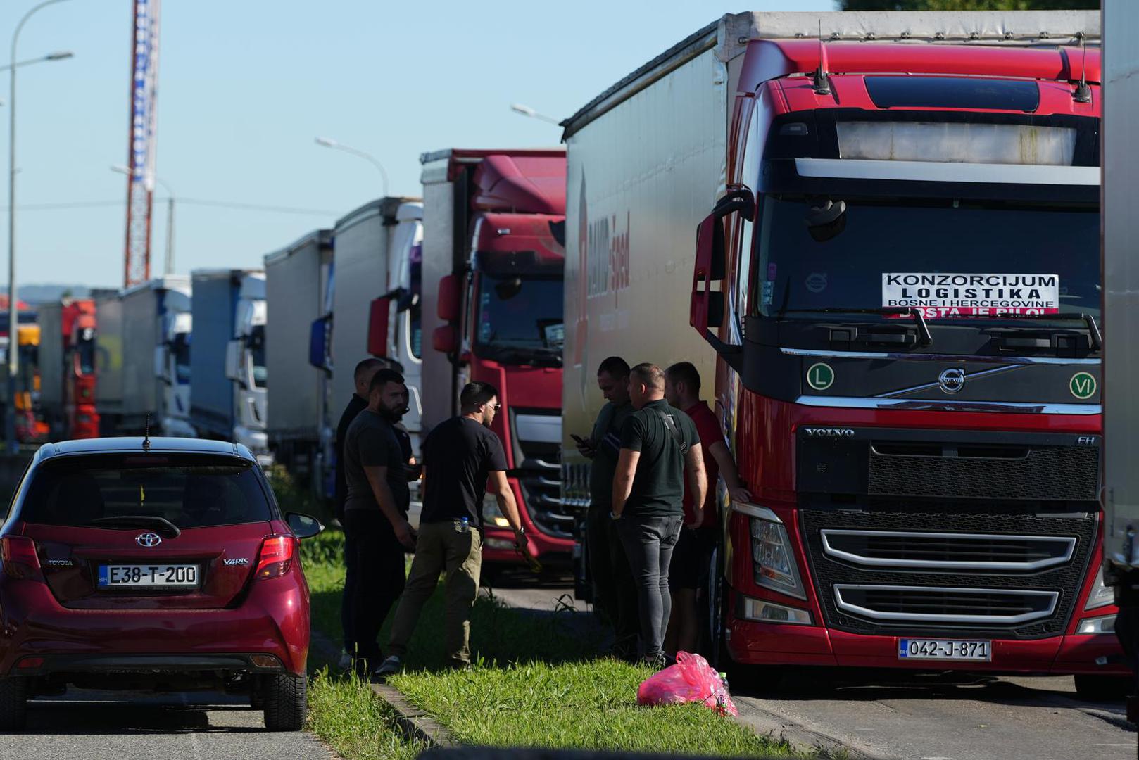 Iz konzorcija "Logistika BiH", koji okuplja većinu prijevozničkih tvrtki u zemlji, najavili su kako će prosvjed po tzv. francuskom modelu trajati sve do ispunjenja njihovih zahtjeva.