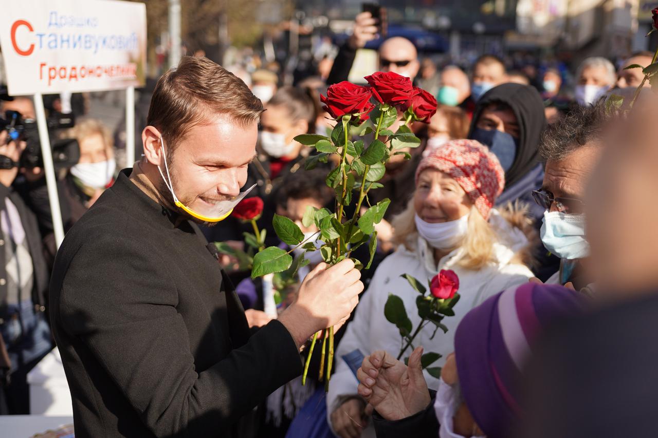 Banja Luka: Novoizabrani gradonačelnik Stanivuković družio se s građanima na Trgu Krajine