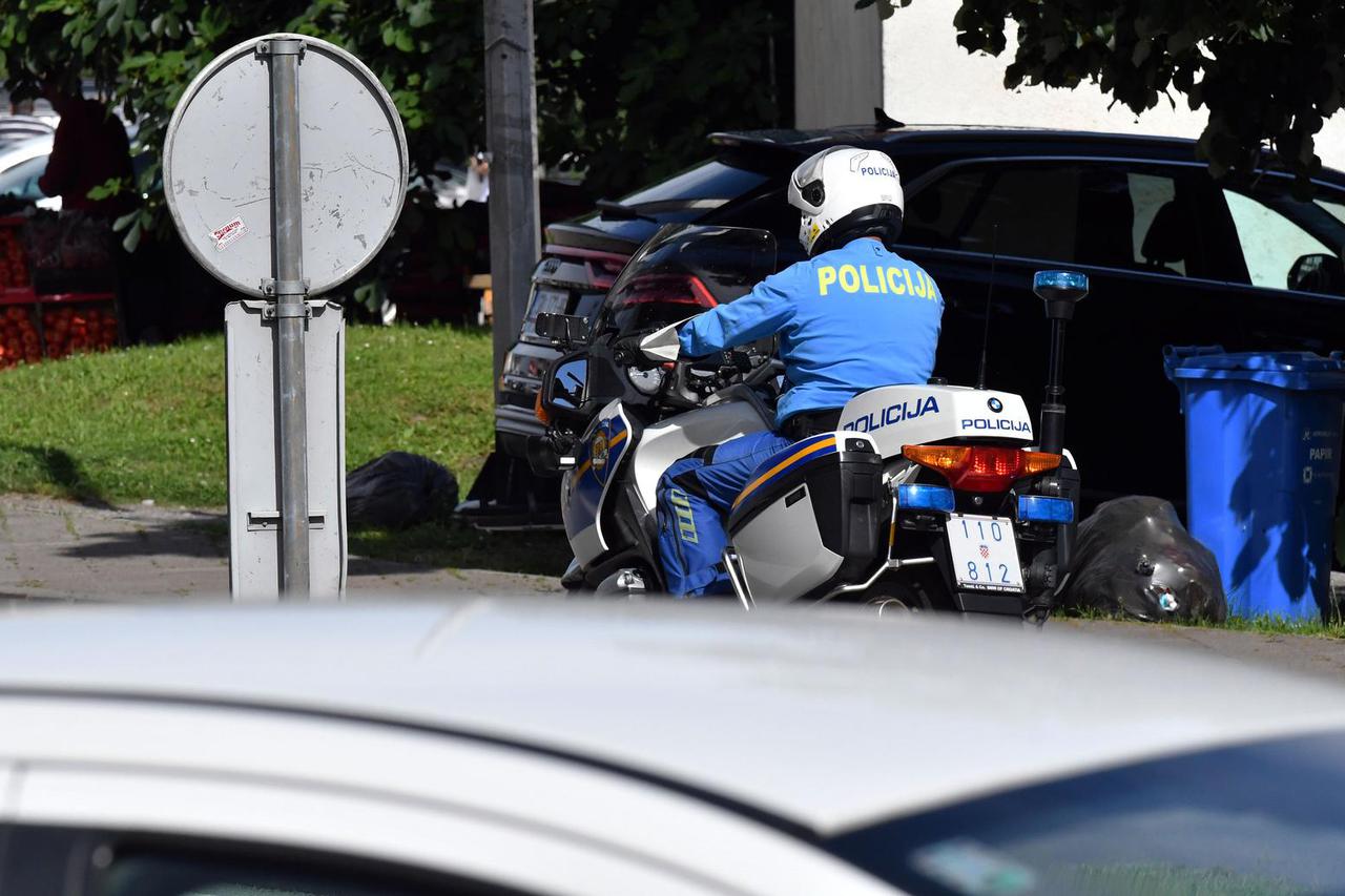 Policajac na motoru