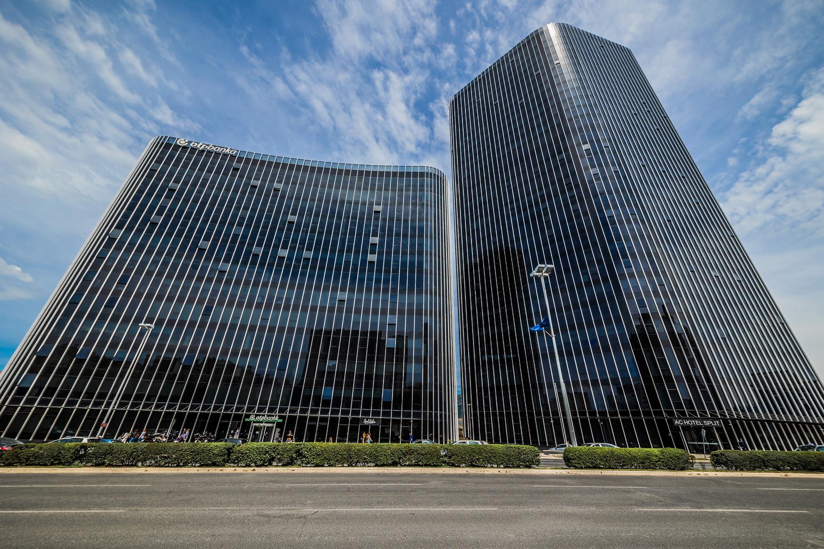 Na listi najviših nebodera u Hrvatskoj ovaj nedvojbeno zauzima prvo mjesto. Visok je 115 metara i prvi je hrvatski neboder koji je prešao granicu od 100 metara visine.