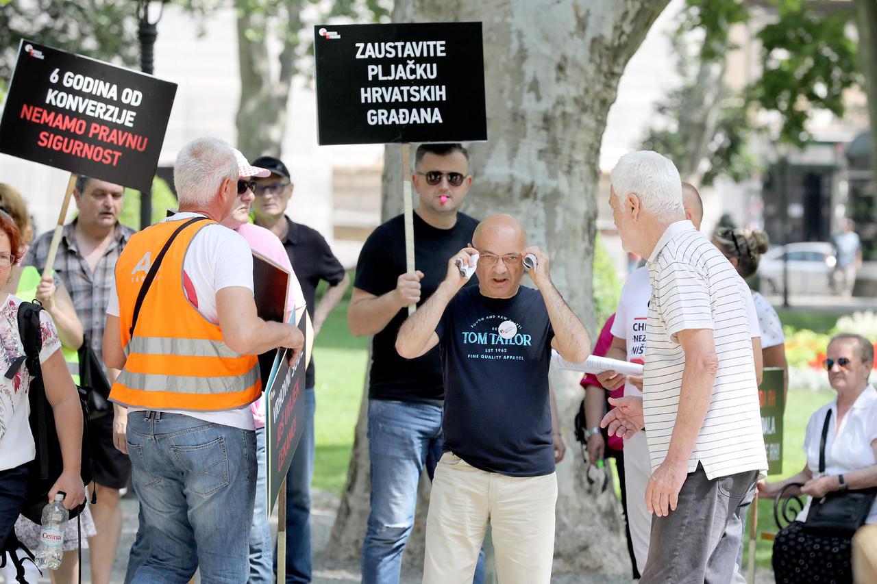 Zagreb: Prosvjed i obraćanje medijima Udruge Franak u parku Zrinjevac