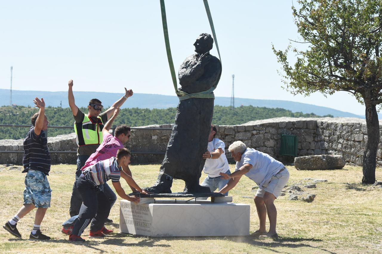 Spomenik dr.Franje Tuđmana u Kninu