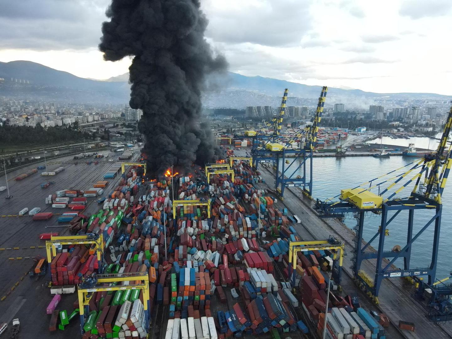Black smoke from a fire is seen at the Iskenderun port after an earthquake in Iskenderun, Turkey February 7, 2023. Serday Ozsoy/Depo Photos via REUTERS ATTENTION EDITORS - THIS PICTURE WAS PROVIDED BY A THIRD PARTY. NO RESALES. NO ARCHIVES. TURKEY OUT. NO COMMERCIAL OR EDITORIAL SALES IN TURKEY. Photo: Depo Photos/REUTERS