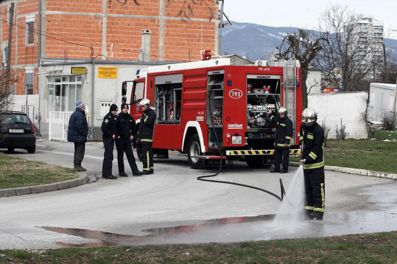 Vatrogasci peru krv, portal (1)