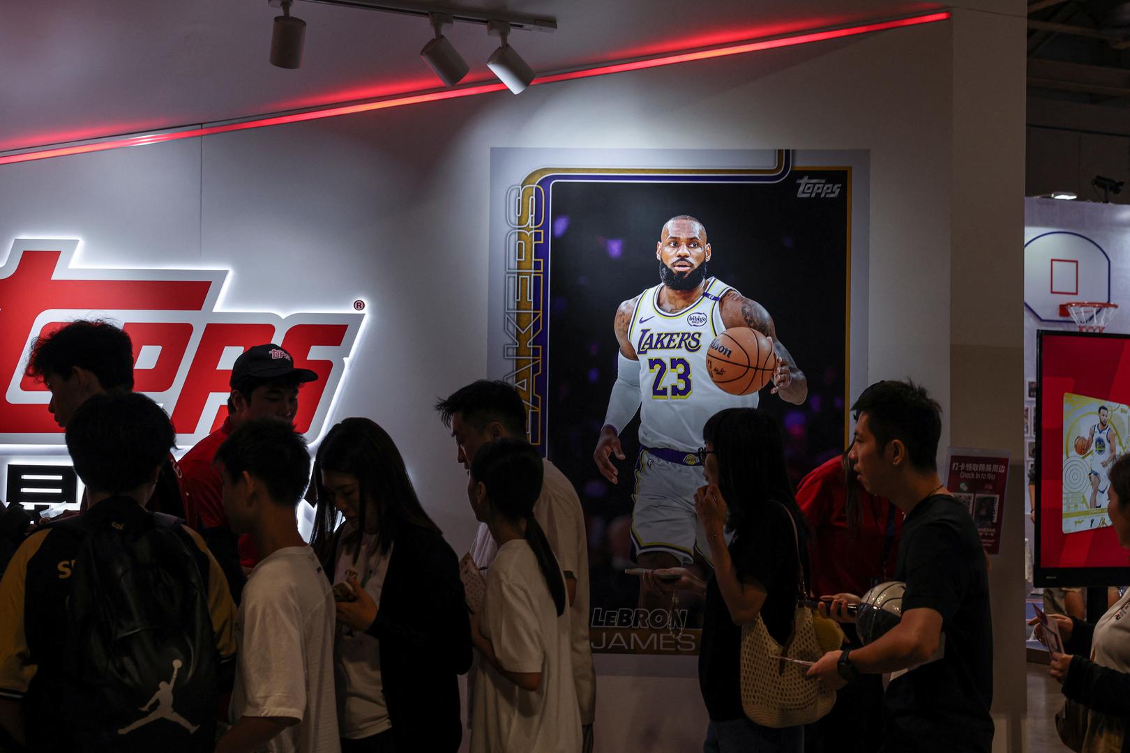 LeBron James (košarka) – 138 milijuna dolara
Na terenu: 53 milijuna
Izvan terena: 85 milijuna