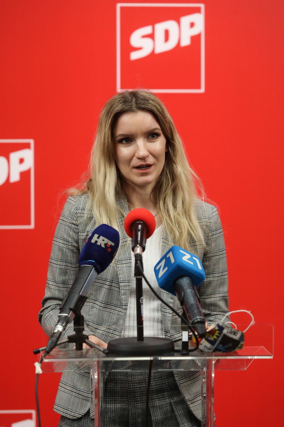 Zagreb: SDP predstavio novčanicu s iznosom minus milijun kuna i likom Milana Bandića