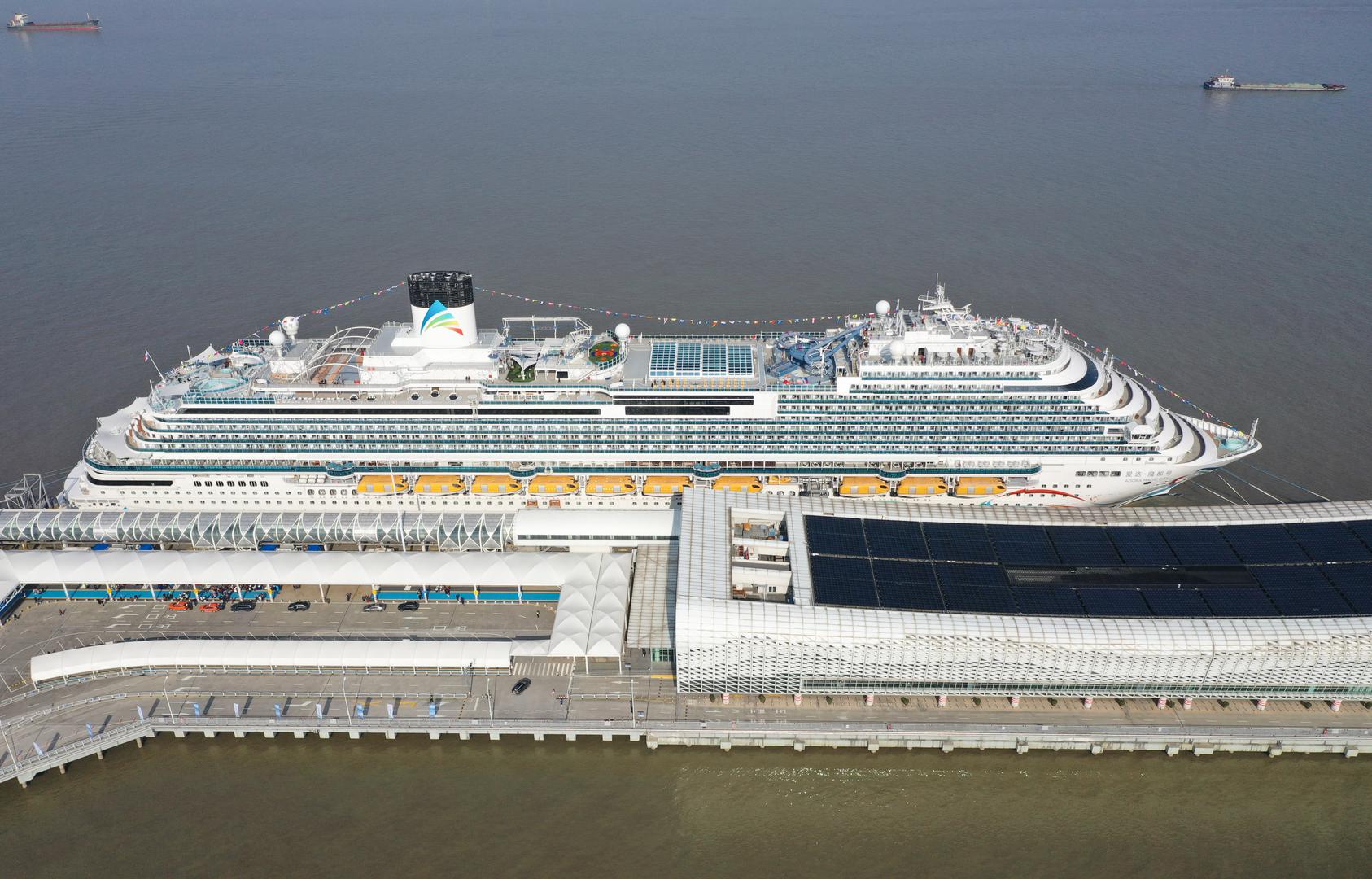 Brod Adora Magic City, koji ima 16 katova, po službenim kineskim medijima, isplovio je prema Južnoj Koreji i Japanu.