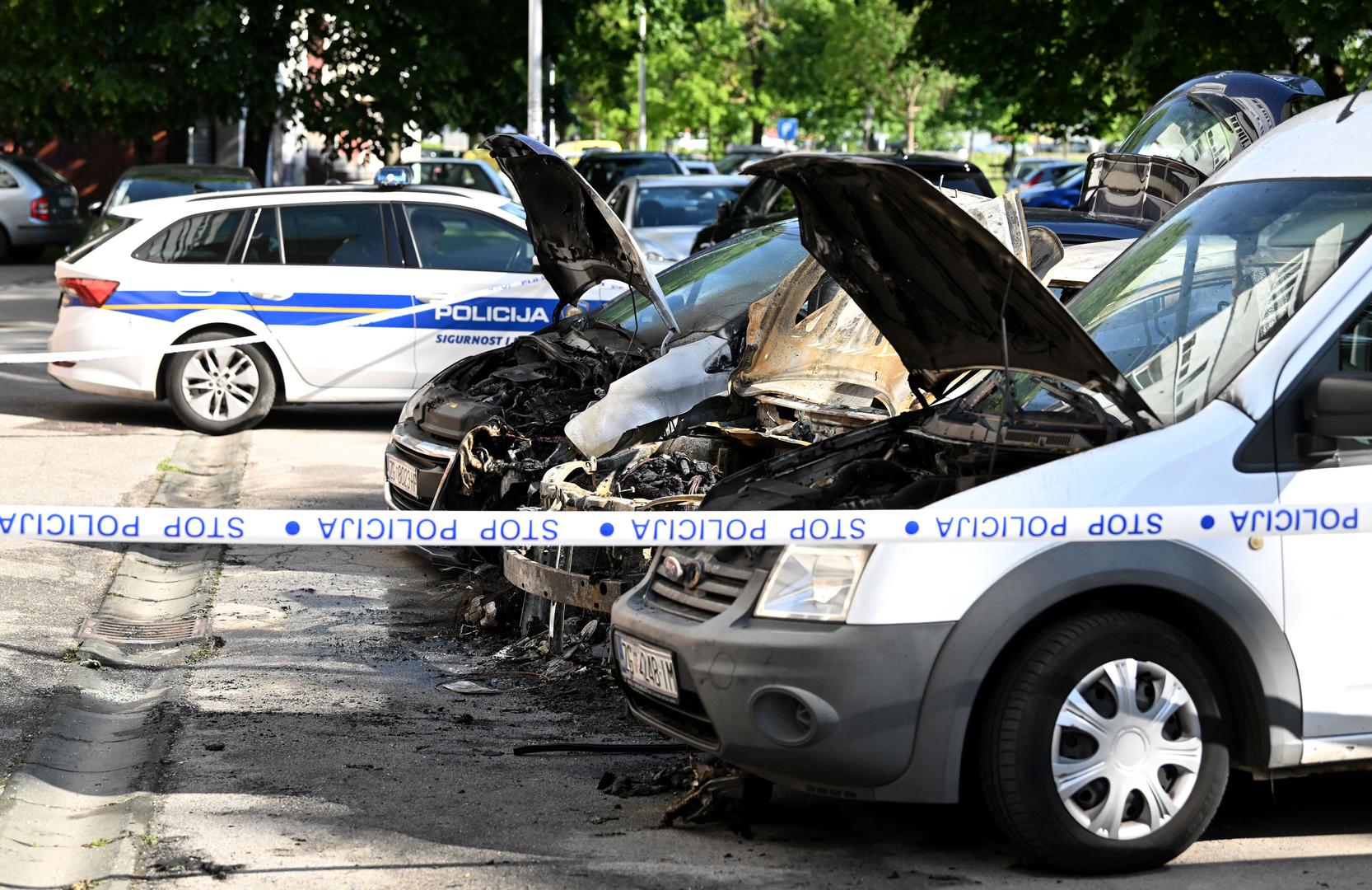 U petak u noći oko 2.30 u u Baranovićevoj ulici u zagrebačkom naselju Prečko došlo je do požara na parkingu koji je zahvatio tri parkirana automobila