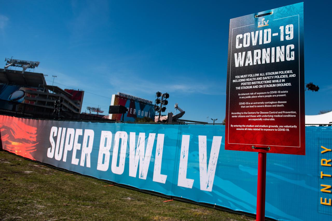 Super Bowl COVID Warning Signs in Tampa