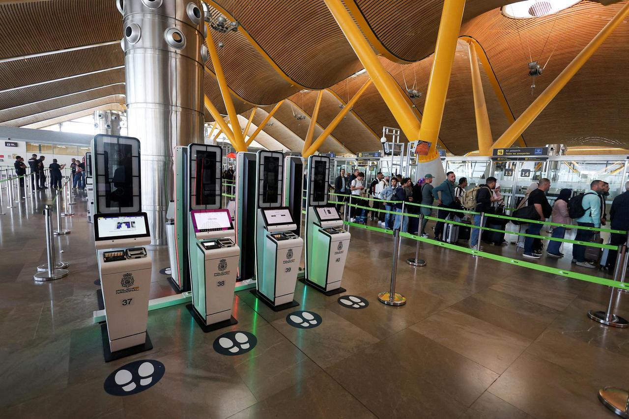 FILE PHOTO: Spanish police demonstrates the European Union's Entry/Exit System