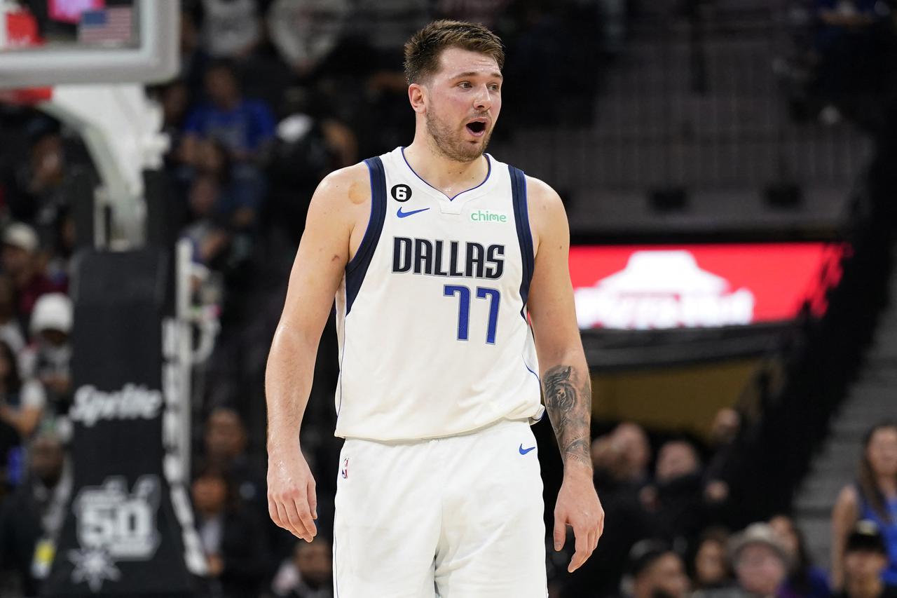 NBA: Dallas Mavericks at San Antonio Spurs