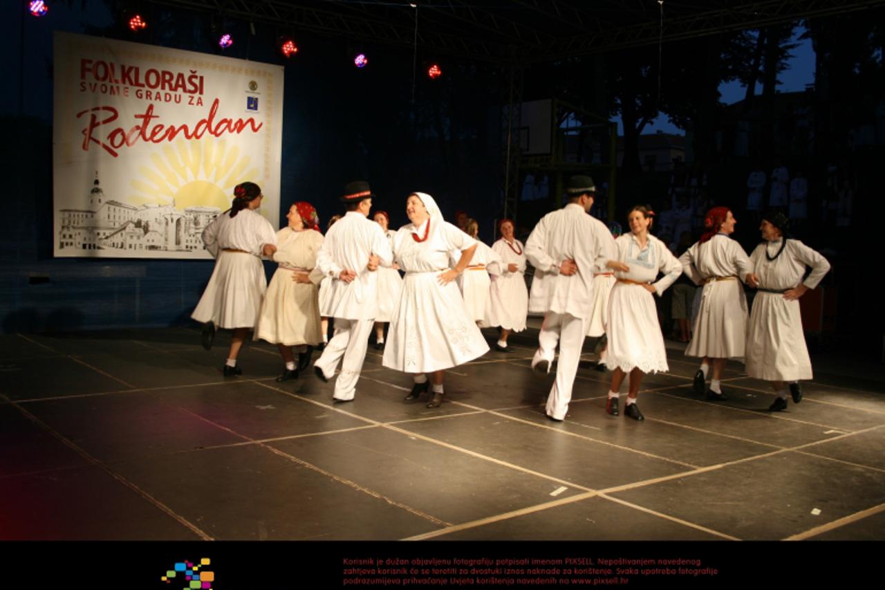 '10.07.2011., Karlovac - Folklorasi raznih kulturno umjetnickih drustava s podrucja Karlovacke zupanije nastupili su u Sancu povodom rodjendana Grada Karlovca. Photo: Dominik Grguric/PIXSELL'