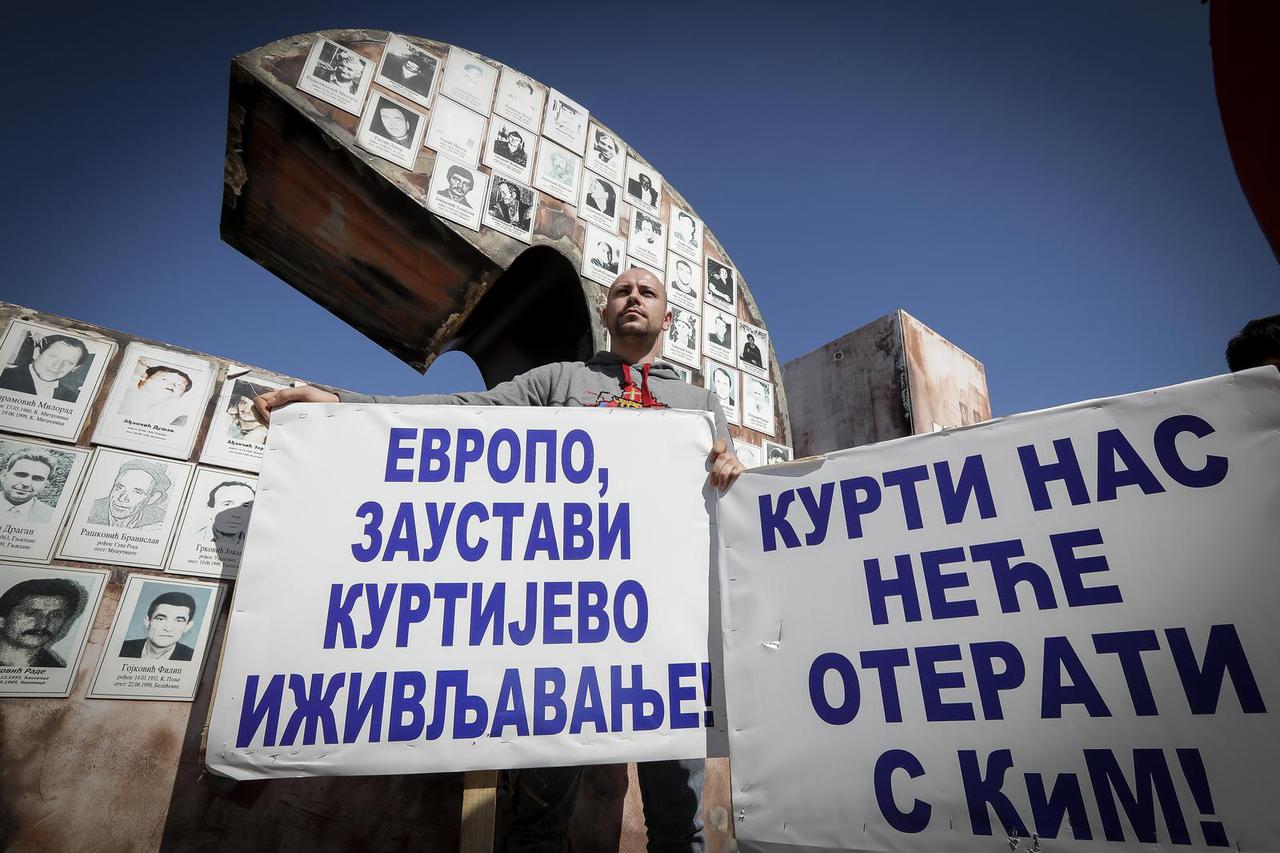 Etnički Srbi prosvjeduju protiv odluke kosovske vlade da izbore u Srbiji održi na teritoriju Kosova