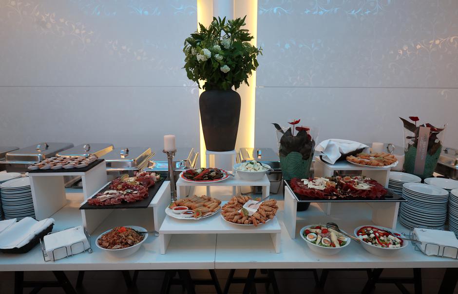 Zagreb: Priprema stožera Fokusa i Republike za doček izbornih rezultata