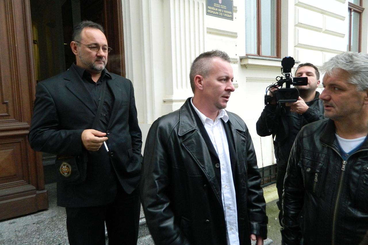 Počelo suđenje za razbijanje dvojezičnih ploča prošle godine