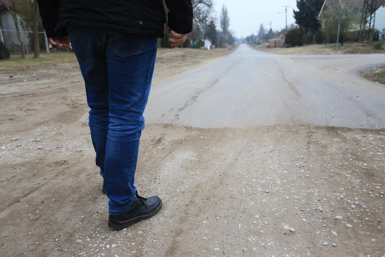 15.12.2016., Srbija - Hrvati u Vojvodini, u malom selu Tavankut pokraj Subotice. Tzv. Vuciceva cesta u Tavankutu.  Photo: Davor Javorovic/PIXSELL