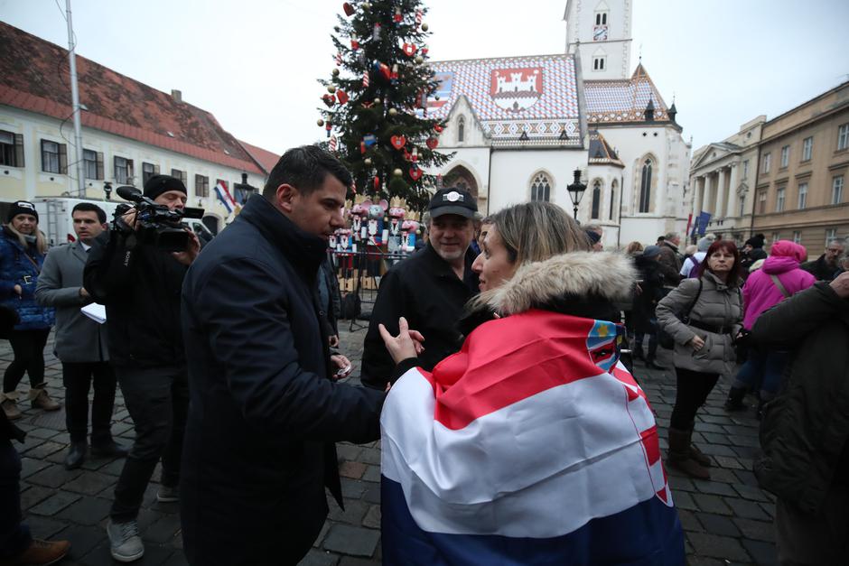 Zagreb: Policija i prosvjednici okupljaju se na Markovom trgu 