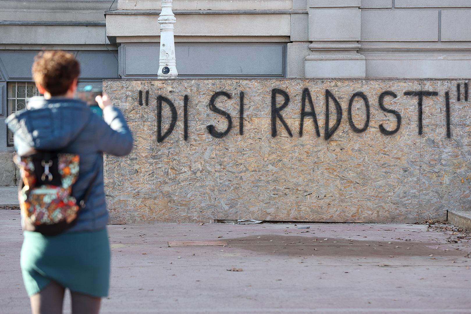 05.02.2024., Zagreb - Na muzeju Mimara osvanuli su grafiti SMS poruka koje su razmjenjivali Ivan Turudic i Josipa Rimac - Di si radosti i Di si Lipa. Photo: Goran Stanzl/PIXSELL