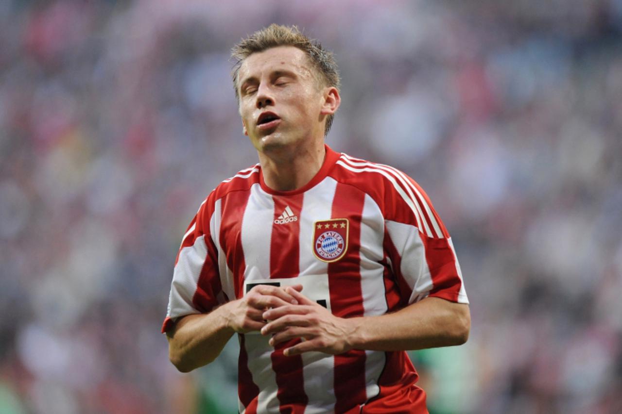 \'RESTRICTIONS / EMBARGO - ONLINE CLIENTS MAY USE UP TO SIX IMAGES DURING EACH MATCH WITHOUT THE AUTHORISATION OF THE DFL. NO MOBILE USE DURING THE MATCH AND FOR A FURTHER TWO HOURS AFTERWARDS IS PERM