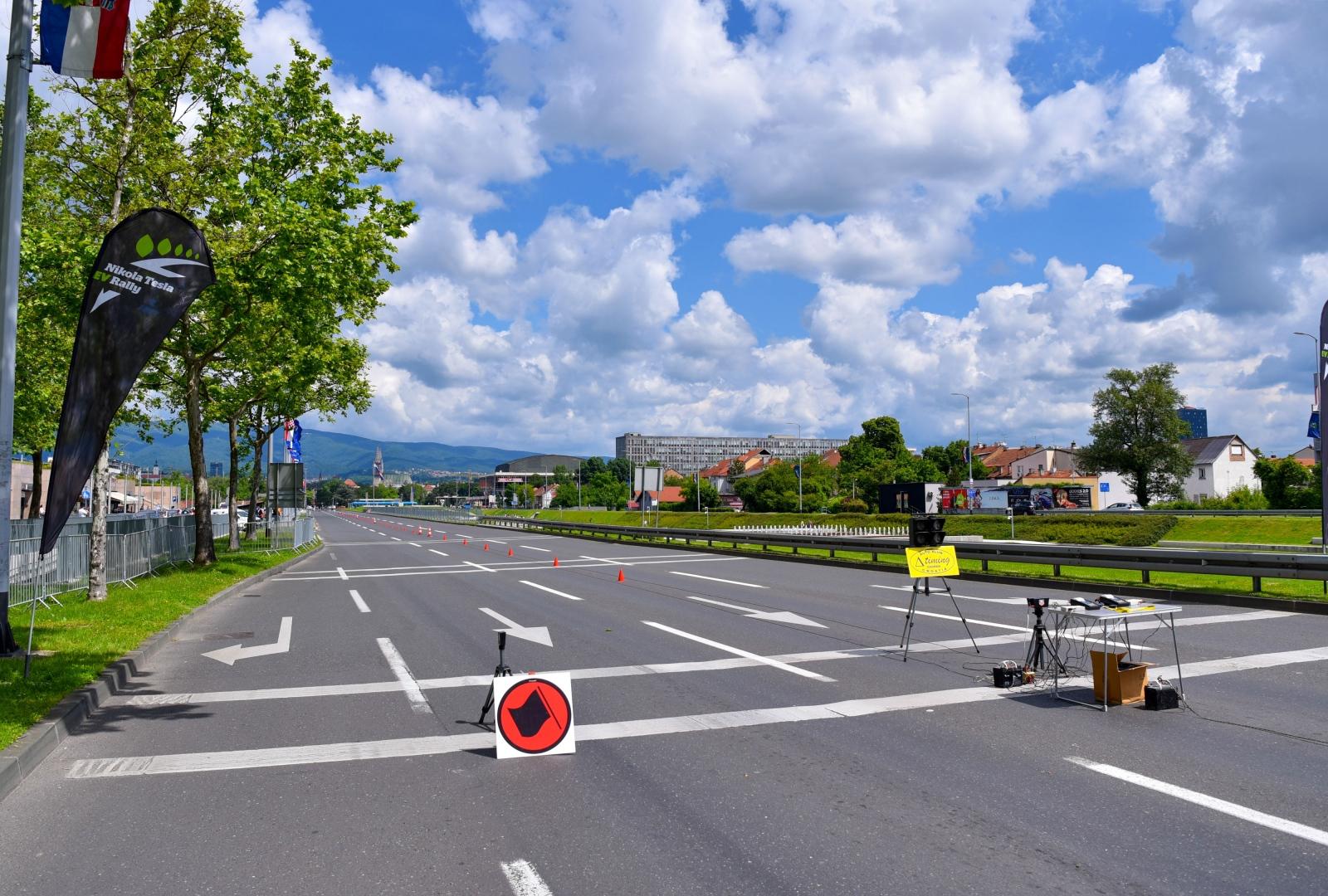 30.05.2021., Zagreb - U organizaciji ''E.V.A. BLUE'' na Aveniji Veceslava Holjevca odrzana automobilisticka manifestacija ''Nikola Tesla EV Rally Croatia 2021'', u kojoj je sudjelovalo oko 20 elektricnih vozila.Photo: Bruno Fantulin/PIXSELL