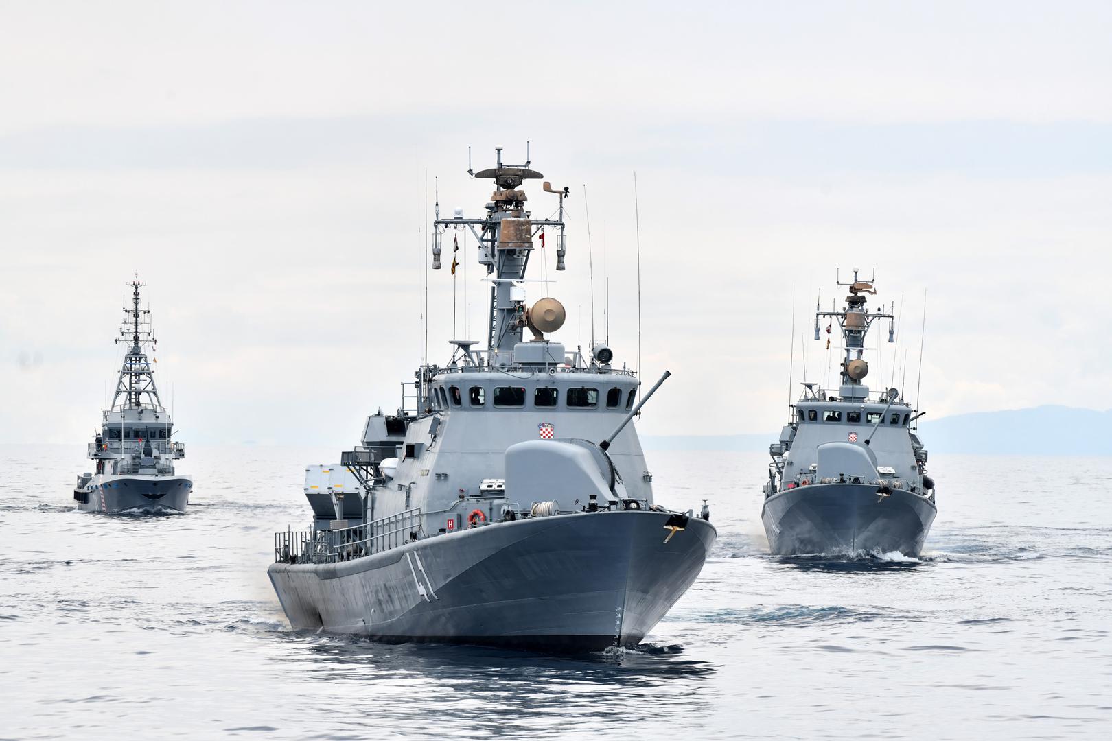 Flota Hrvatske ratne mornarice provela je vježbu Barakuda 26, Obalna straža RH vježbu Prstac 26, Pomorska baza Split vježbu Brancin 26, a Bojna obalnog motrenja i navođenja vježbu Zrcalo 26, ističe MORH.

