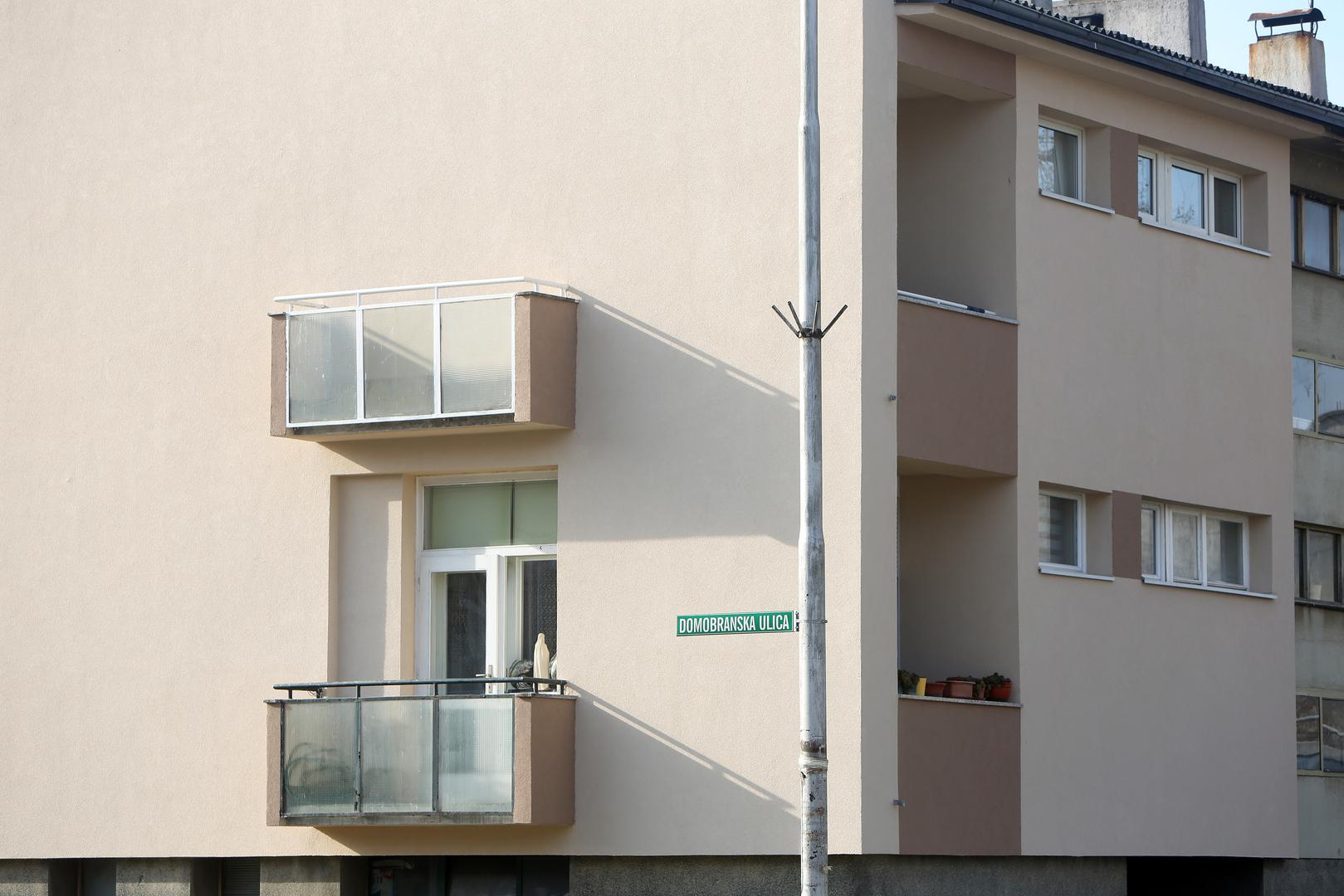 Vlasnik stana u Smičiklasovoj ulici u Karlovcu prilikom energetske obnove stambene zgrade odlučio je zazidati balkonska vrata. 