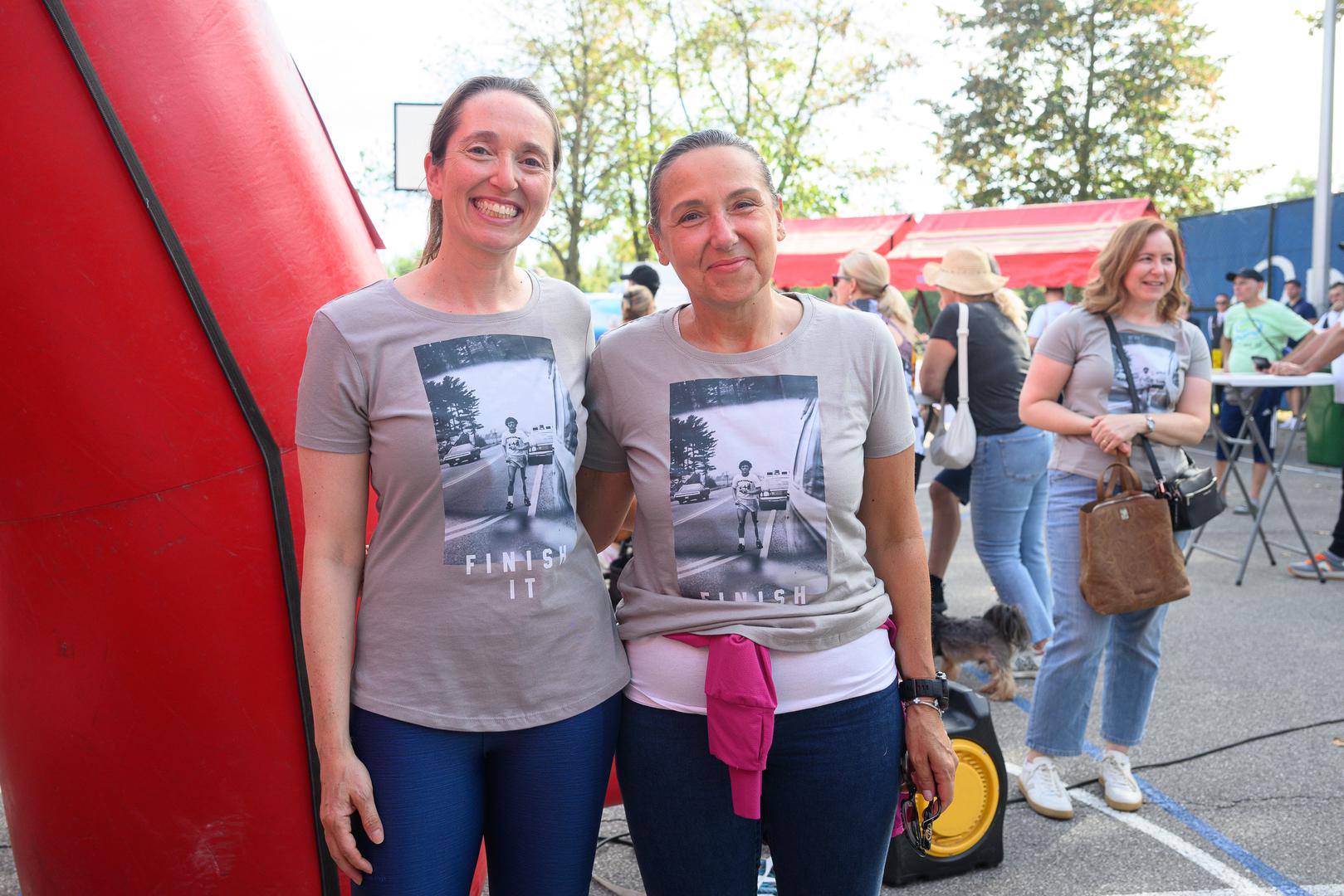 Terry Fox Run organizira se u spomen na kanadskog sportaša Terryja Foxa, koji je 1980. krenuo u svoj poznati "Maraton nade" kako bi prikupio sredstva za istraživanje raka.