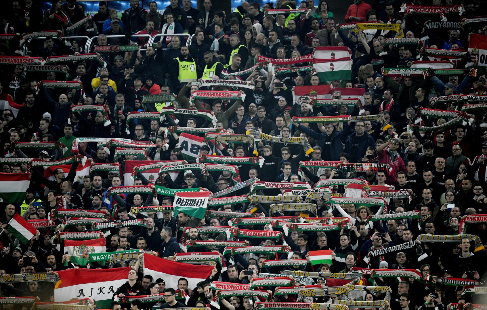 Početni udarac na utakmici Mađarska - Urugvaj izveo je 93-godišnji Nikita Simonjan, koji je otvorio i Nepstadion 1953. godine u dvoboju između Honveda i moskovskog Spartaka