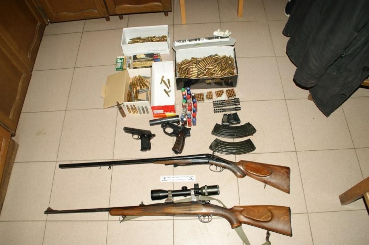 Pronašli oružje kod Petrinjca