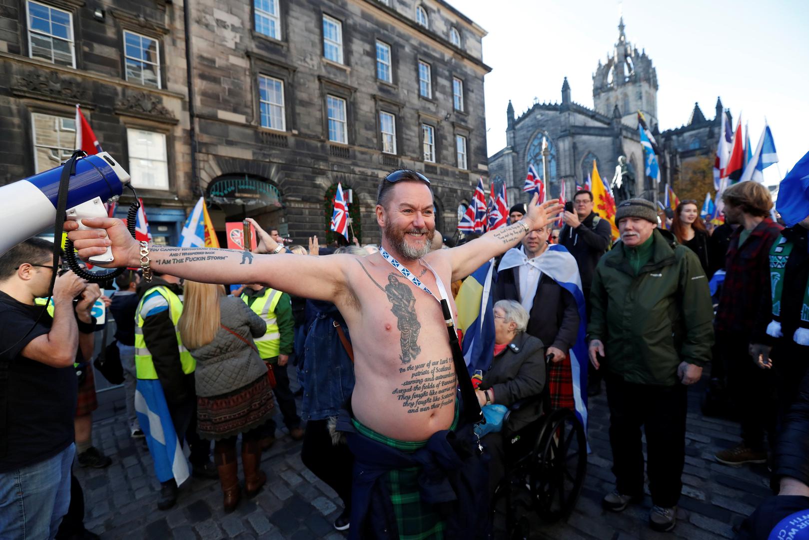 Britanska premijerka Theresa May ne želi odobriti novi referendum o neovisnosti Škotske koji treba odobriti parlament u Londonu.