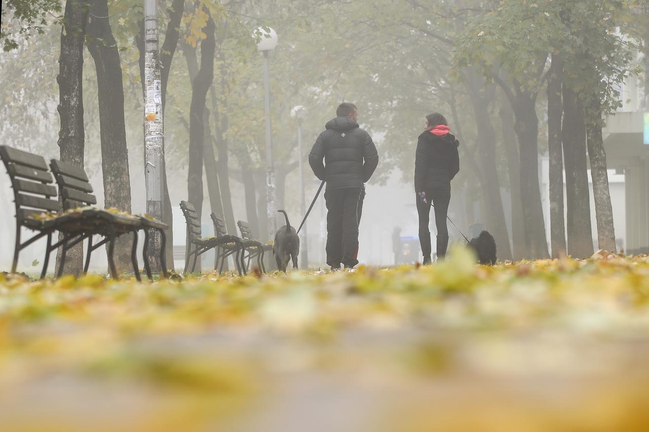 Zagreb se probudio prekriven gustom maglom