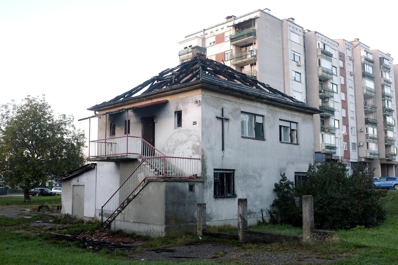 Poznata kuća sa križem u Dubravi, privatna kuća koja je od 1965. do 1992. godine služila 