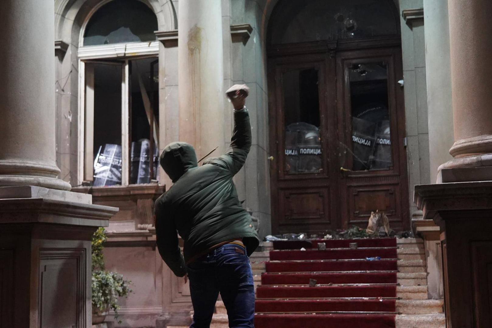 Beograd: Kordon policije rastjerao prosvjednike