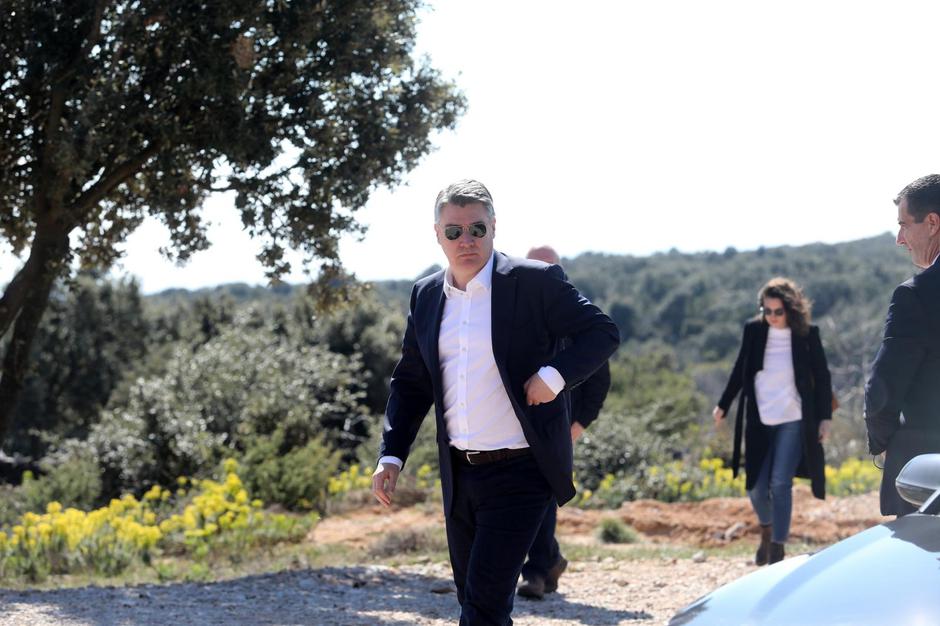 Cres: Milanović posjetio novoizgrađenu siranu u selu Loznati