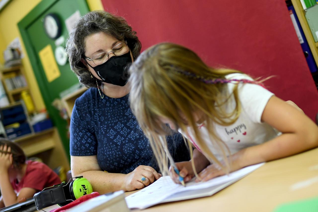 Povratak u školu u vrijeme COVID-19 - ilustracija