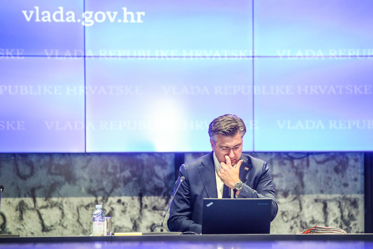 Zagreb: Premijer Plenković na sjednici Vlade RH branio Lex AP i uredbe o koeficijentima