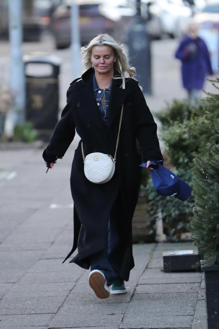 Prošle godine je uživala u odmoru u Marbelli sa zaručnikom Ryanom Mahoneyem gdje su ih paparazzi snimili dok su se kupali u bazenu. Tijekom odmora spremno je pozirala u kupaćem kostimu i ponosno je pokazala svoju novu liniju koja je rezultat dijete i redovitih treninga kojima se posvetila nakon što je prošle godine izjavila kako se u kupaćem kostimu osjećala "kao nasukani kit". 