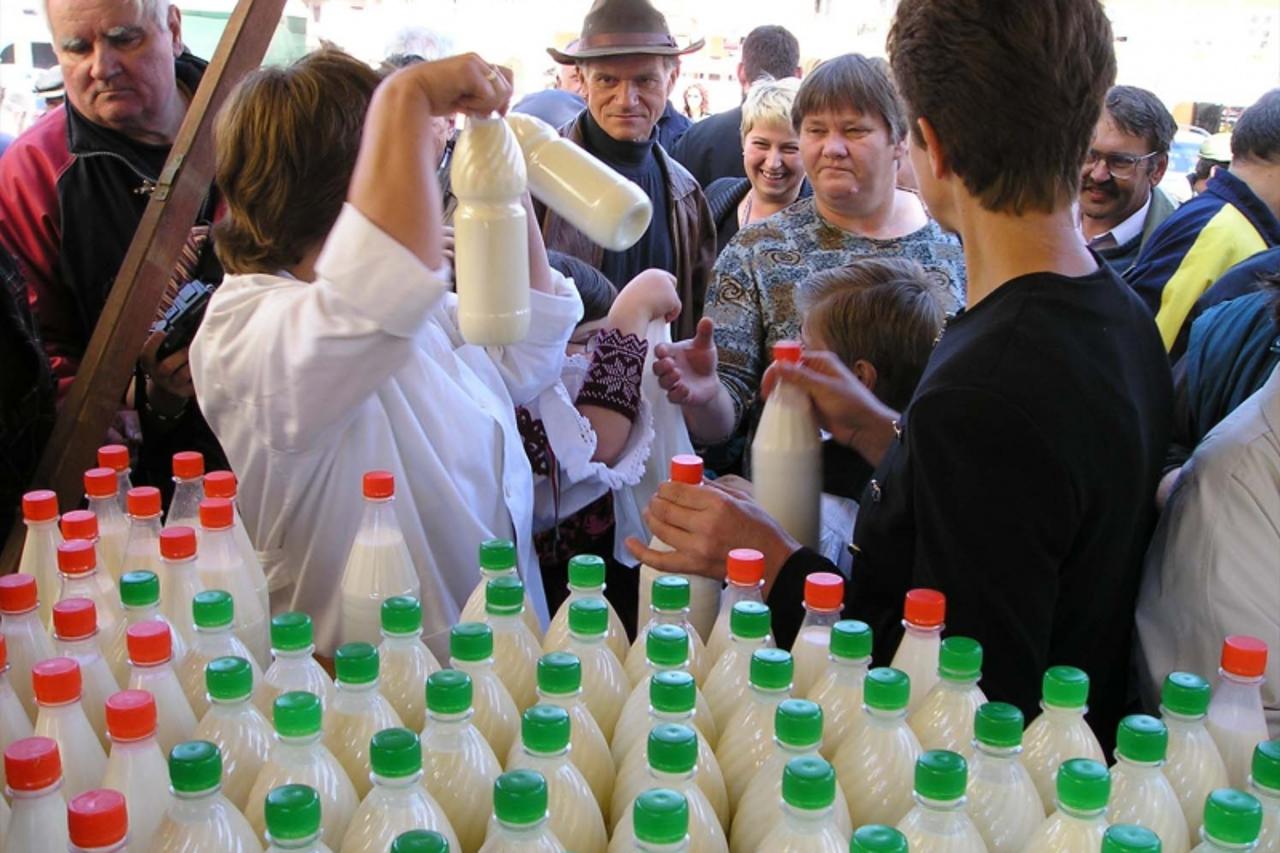 'Slavonija-16.06.2005. Pozega_Proizvodaci mlijeka najavljuju prosvjede -Mljekari su nedavno prosvjedovali u Pozegi   (Lj.Maric) Snimio_Dusko Mirkovic'