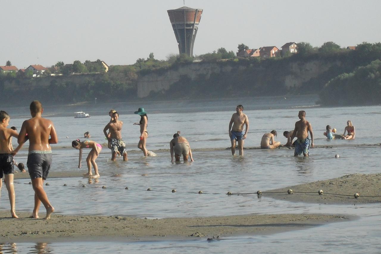Otvorena sezona kupanja na vukovarskoj adi