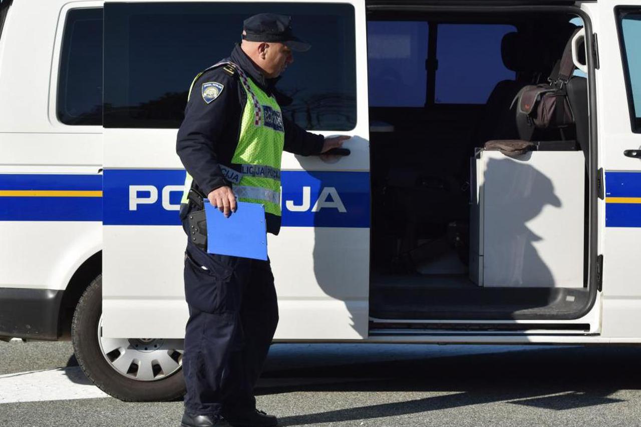 policija