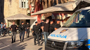 FOTO Šokantne scene u Splitu, policija privela navijače Ajaxa: Uhvatili ih s hladnim oružjem