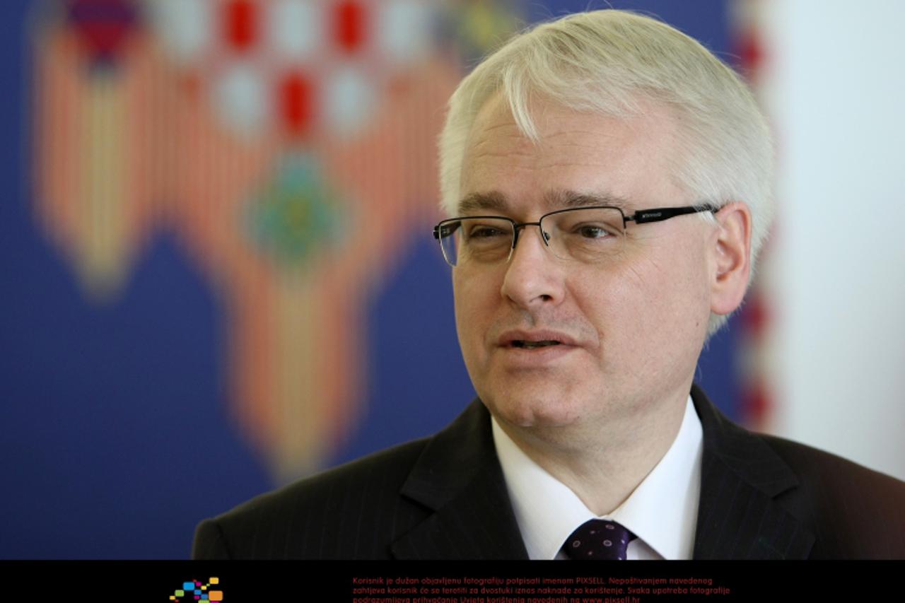 '21.01.2012., Zagreb - Predsjednik RH Ivo Josipovic ugostio je skupine gradjana na redovitoj kavi s predsjednikom. Josipovic je odgovarao i na pitanja novinara. Photo: Jurica Galoic/PIXSELL'