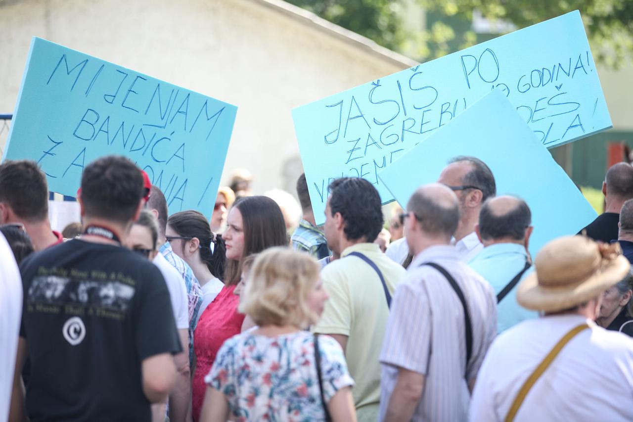 Prosvjednici pred Hipodromom