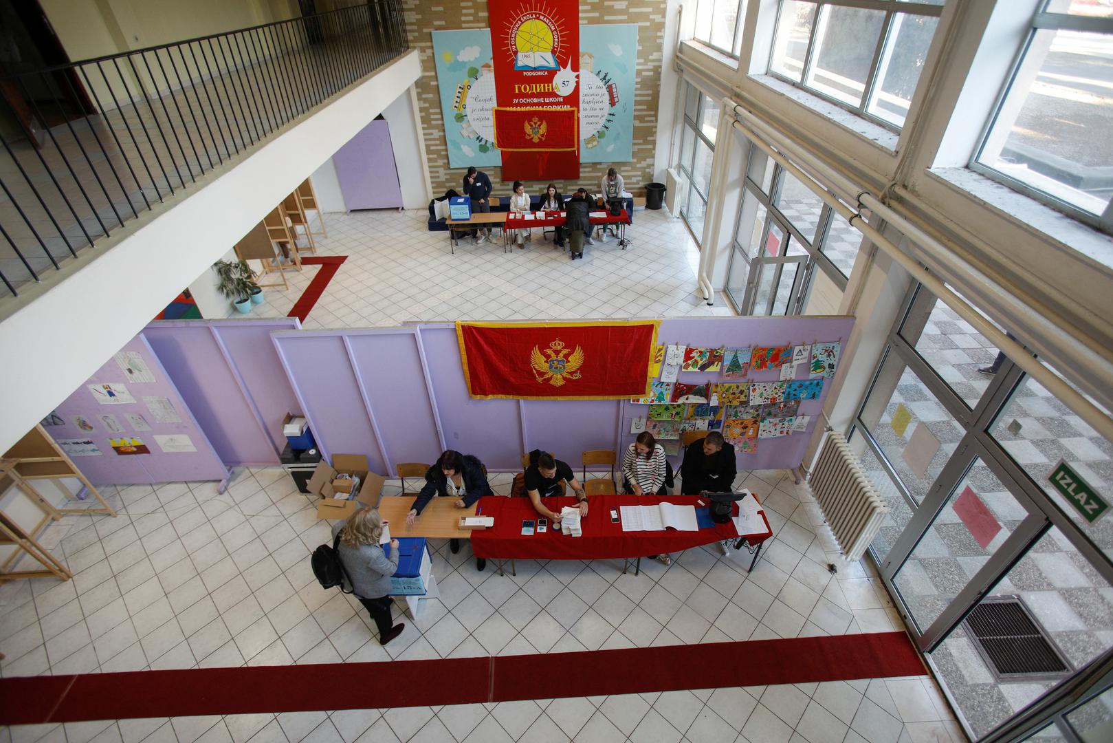 People vote at a polling station during the presidential elections in Podgorica, Montenegro, March 19, 2023. REUTERS/Stevo Vasiljevic Photo: STEVO VASILJEVIC/REUTERS