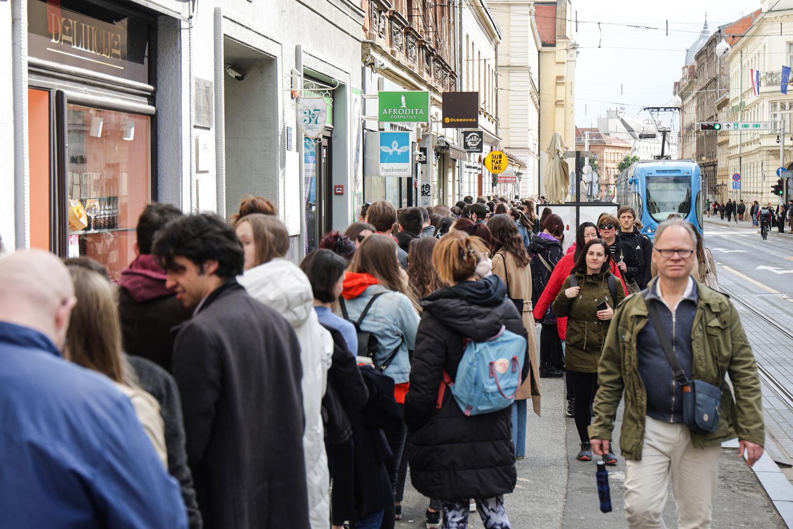 17.04.2024., Zagreb - Glasanje u Varsavskoj ulici stvorilo je velike redove.  Photo: Luka Stanzl/PIXSELL